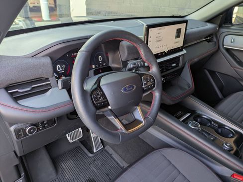 Used 2025 Ford Explorer ST-Line image 11