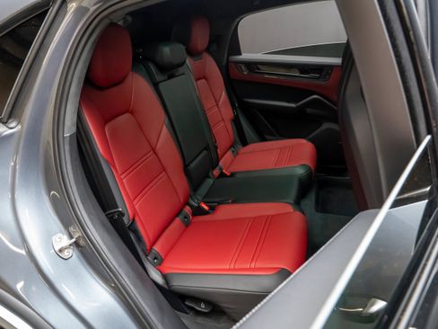 Certified 2026 Porsche Cayenne GTS AWD/4WD image 41