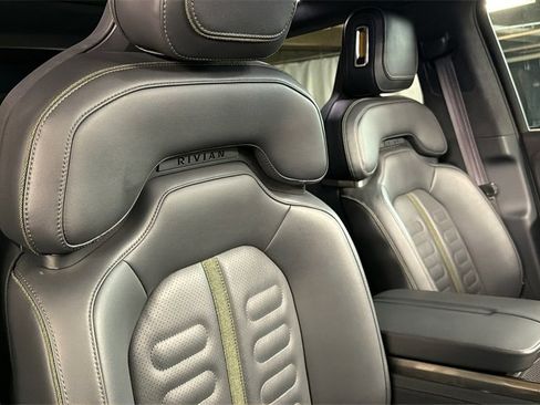 Used 2022 Rivian R1S Launch Edition image 14
