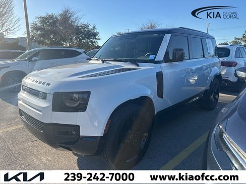 Used 2025 Land Rover Defender 110 X-Dynamic SE image 2