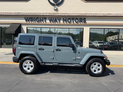 Used 2014 Jeep Wrangler Unlimited Sahara AWD/4WD image 2