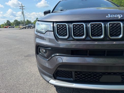 Used 2024 Jeep Compass Limited AWD/4WD image 5