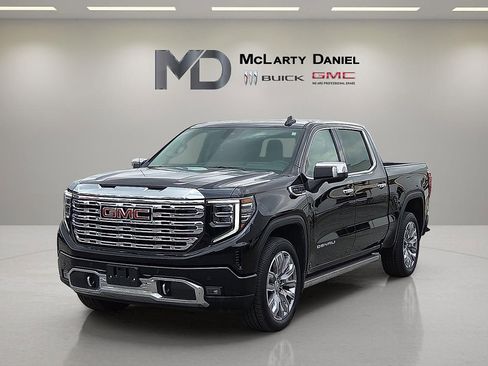 Used 2023 GMC Sierra 1500 Denali w/ Denali Reserve Package AWD/4WD image 2