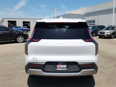 New 2026 Kia EV9 Wind image 4