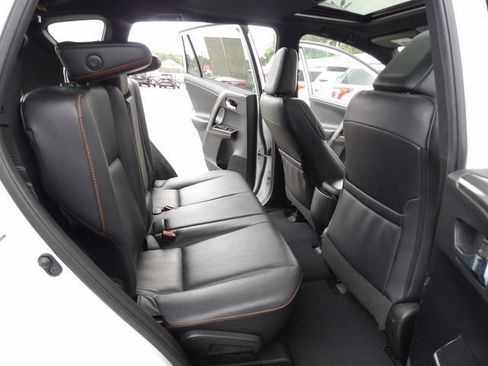 Used 2018 Toyota RAV4 SE w/ Power Extra Value Package AWD/4WD image 32
