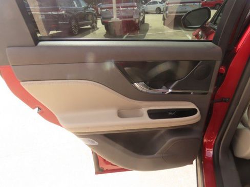 Used 2024 Lincoln Corsair Reserve FWD image 18