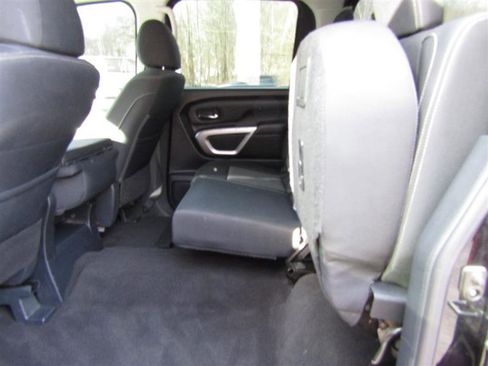 Used 2018 Nissan Titan SV image 25