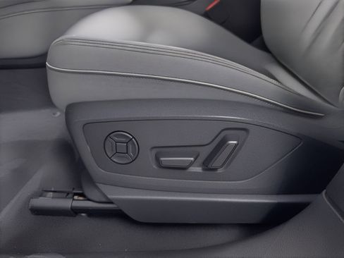 Used 2022 Audi e-tron Premium image 16