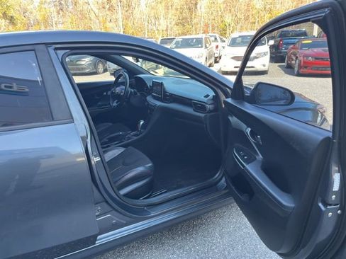Used 2019 Hyundai Veloster 2.0 Premium image 17