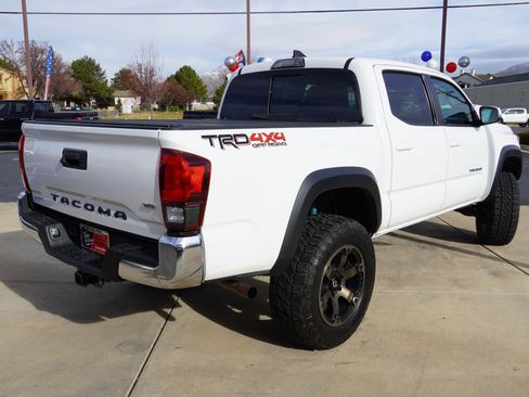 Used 2019 Toyota Tacoma TRD Off-Road image 8