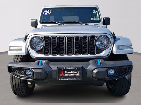 Used 2024 Jeep Wrangler Unlimited w/ Convenience Group AWD/4WD image 2