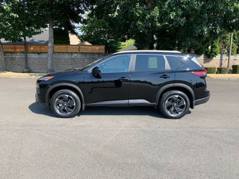 Used 2024 Nissan Rogue SV w/ SV Premium Package AWD/4WD image 2