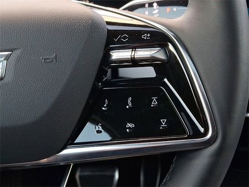 Certified 2025 Cadillac Optiq Sport 1 w/ LPO, ONYX Package image 23