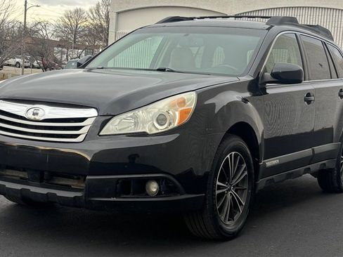 Used 2010 Subaru Outback 2.5i Premium image 2