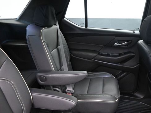 Used 2023 Chevrolet Traverse Premier image 18