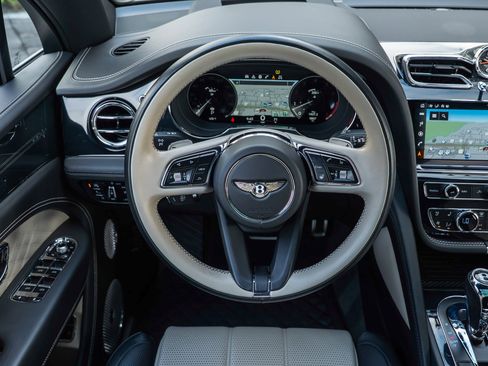 Used 2023 Bentley Bentayga Extended Wheelbase image 30