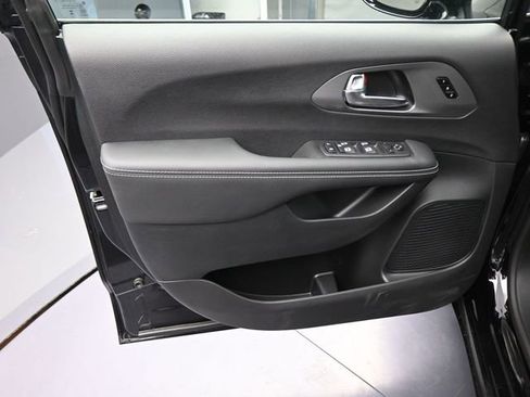 New 2026 Chrysler Pacifica Select image 39