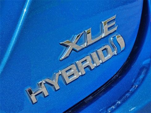 Used 2020 Toyota Camry XLE image 13