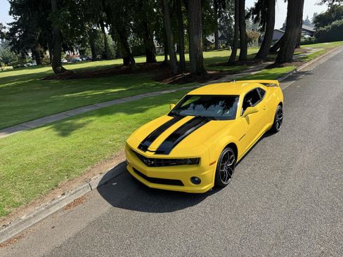 Used 2010 Chevrolet Camaro SS w/ RS Package RWD image 9