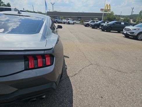 Used 2024 Ford Mustang GT Premium RWD image 7