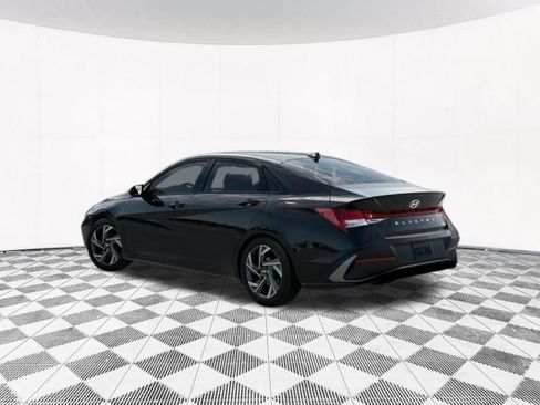 Used 2025 Hyundai Elantra SEL image 6