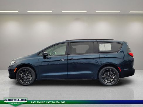 Used 2022 Chrysler Pacifica Limited w/ S Appearance Package image 5