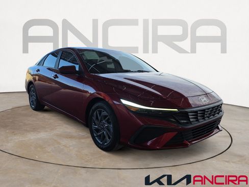 Used 2024 Hyundai Elantra SEL image 1