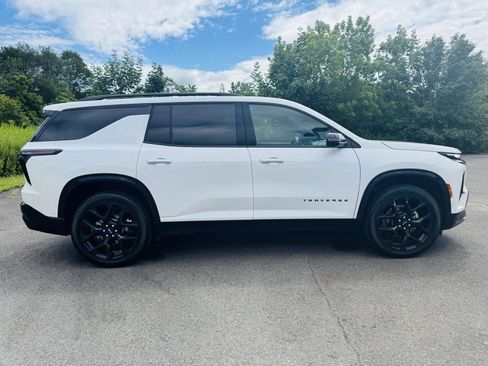 Used 2024 Chevrolet Traverse RS w/ LPO, Floor Liner Package image 10