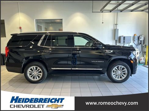 Used 2023 GMC Yukon SLT w/ SLT Premium Package AWD/4WD image 2