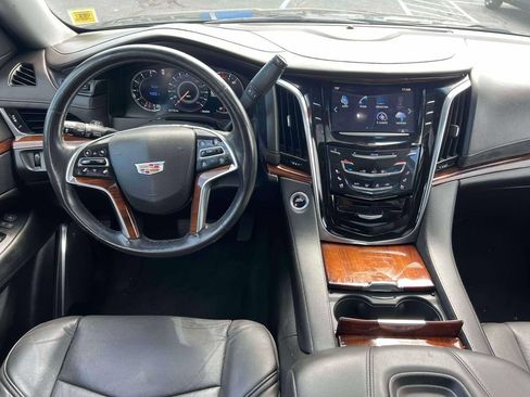 Used 2016 Cadillac Escalade Luxury AWD/4WD image 14