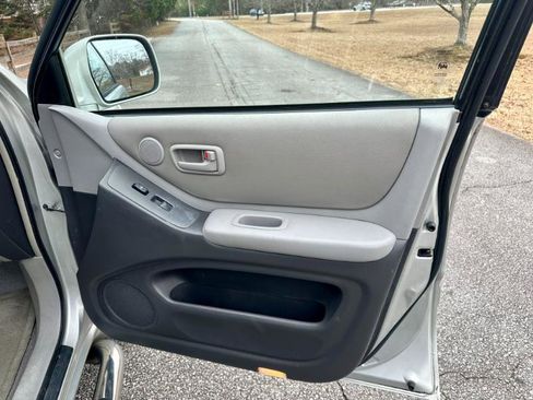 Used 2004 Toyota Highlander 2WD V6 image 7