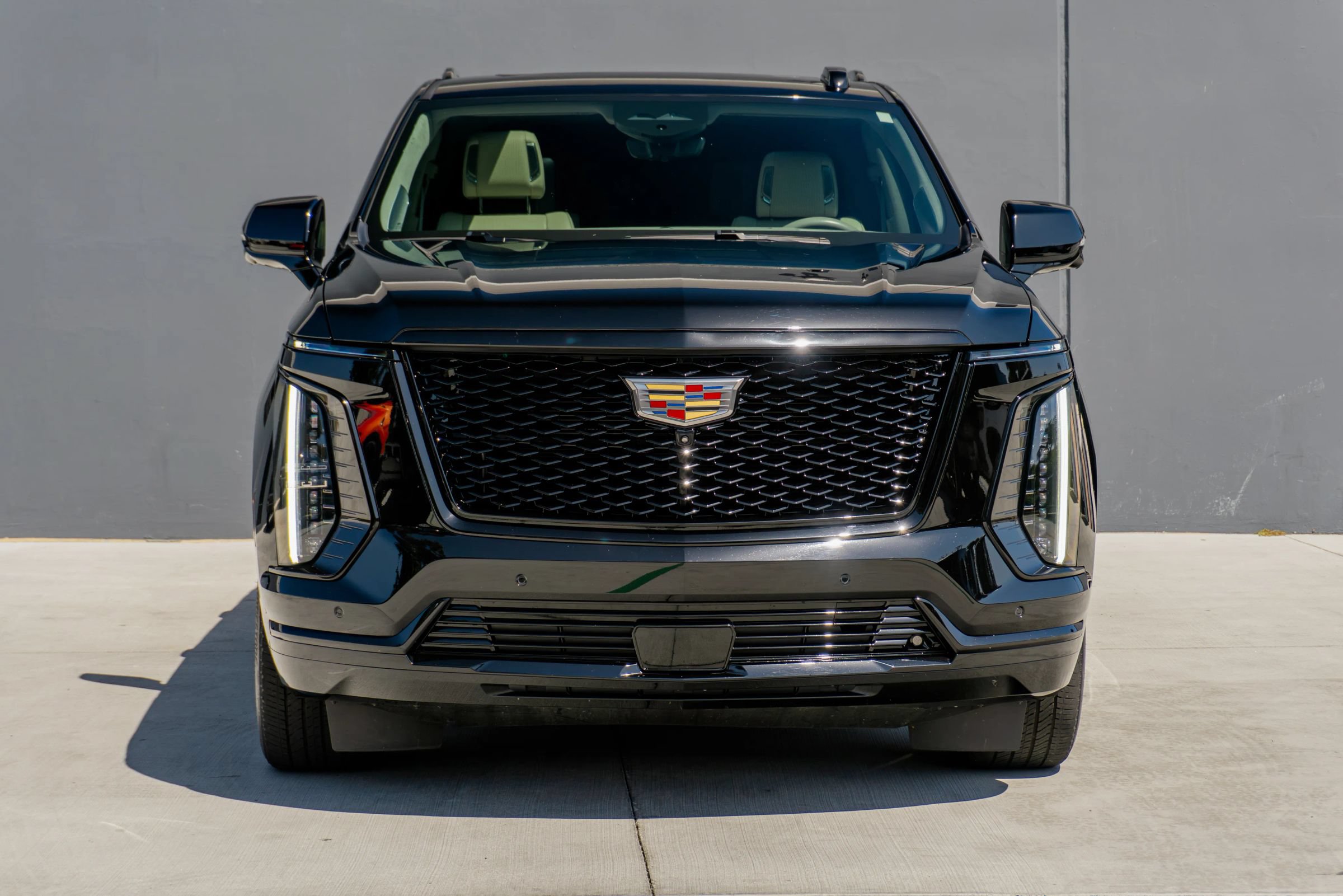 Used 2025 Cadillac Escalade ESV Sport Platinum AWD/4WD image 4