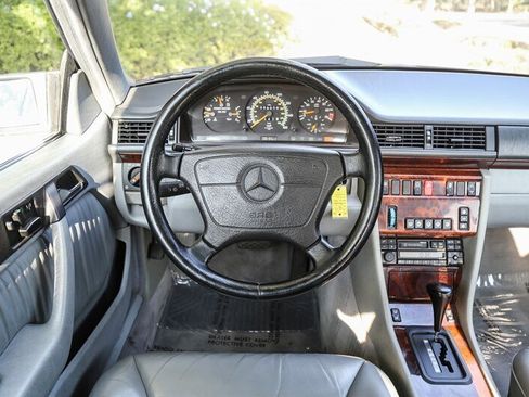 Used 1995 Mercedes-Benz E 320 Convertible image 70