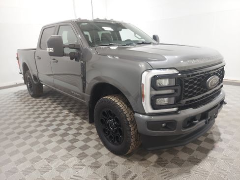 Used 2025 Ford F250 XLT w/ Black Appearance Package AWD/4WD image 4