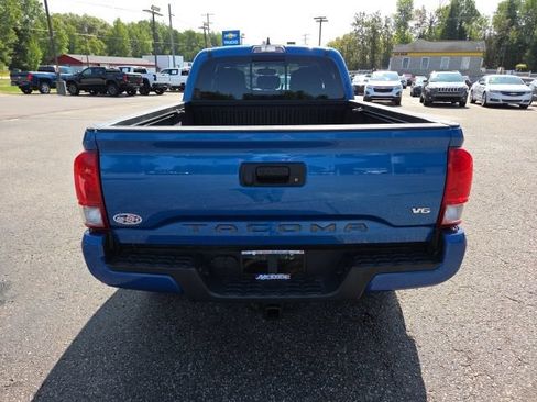 Used 2017 Toyota Tacoma TRD Sport AWD/4WD image 30