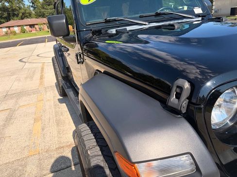 Used 2019 Jeep Wrangler Unlimited Sport S AWD/4WD image 22
