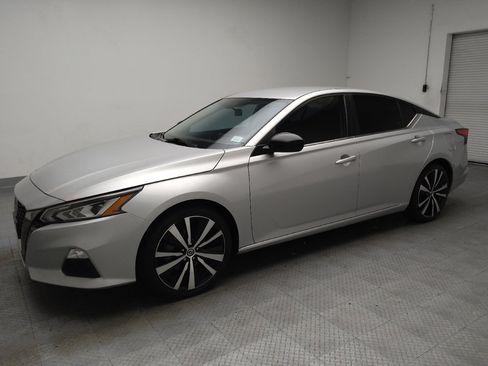 Used 2020 Nissan Altima 2.5 SR FWD image 2