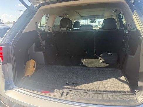 Used 2024 Volkswagen Atlas SE w/ Panoramic Sunroof Package FWD image 11
