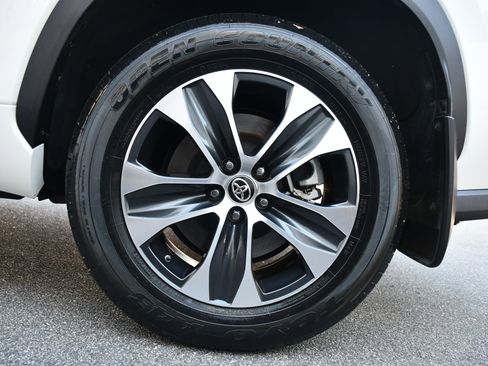 Used 2020 Toyota Highlander XLE image 22