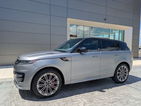 Certified 2025 Land Rover Range Rover Sport Dynamic SE AWD/4WD image 2