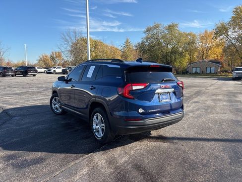 Used 2022 GMC Terrain SLE w/ Driver Convenience Package image 3