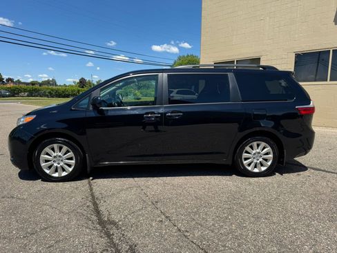Used 2015 Toyota Sienna XLE w/ XLE Navigation Package AWD/4WD image 5