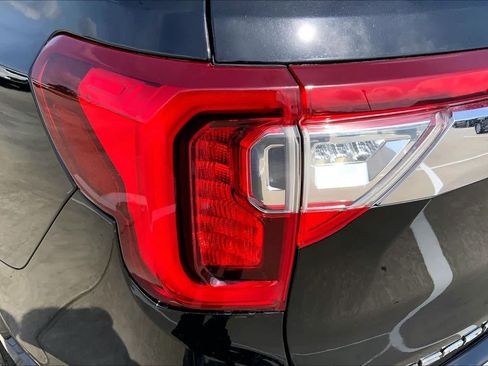Used 2021 GMC Acadia Denali w/ Denali Technology Package FWD image 28