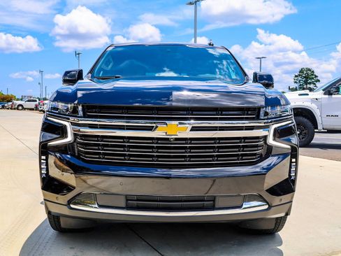 Used 2024 Chevrolet Tahoe LT w/ LT Signature Plus Package RWD image 3
