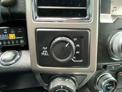 Used 2017 Ford F150 Lariat w/ Equipment Group 502A Luxury AWD/4WD image 26