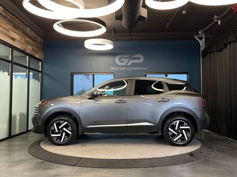 Used 2025 Nissan Kicks SV FWD image 6