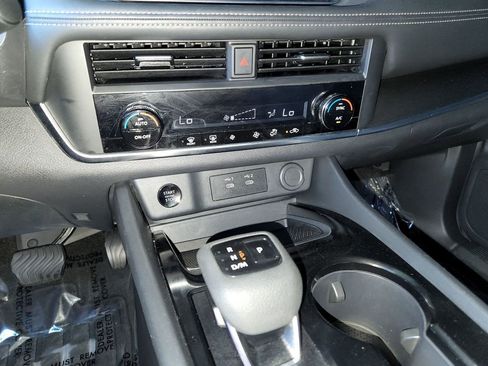 Used 2025 Nissan Rogue SV image 20