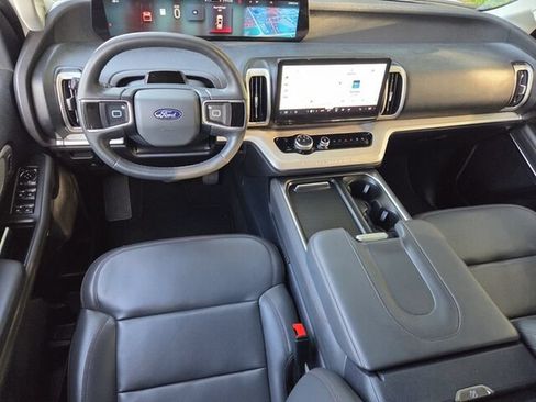 Used 2025 Ford Expedition Active RWD image 10