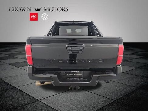 Used 2025 Toyota Tacoma TRD Sport image 5