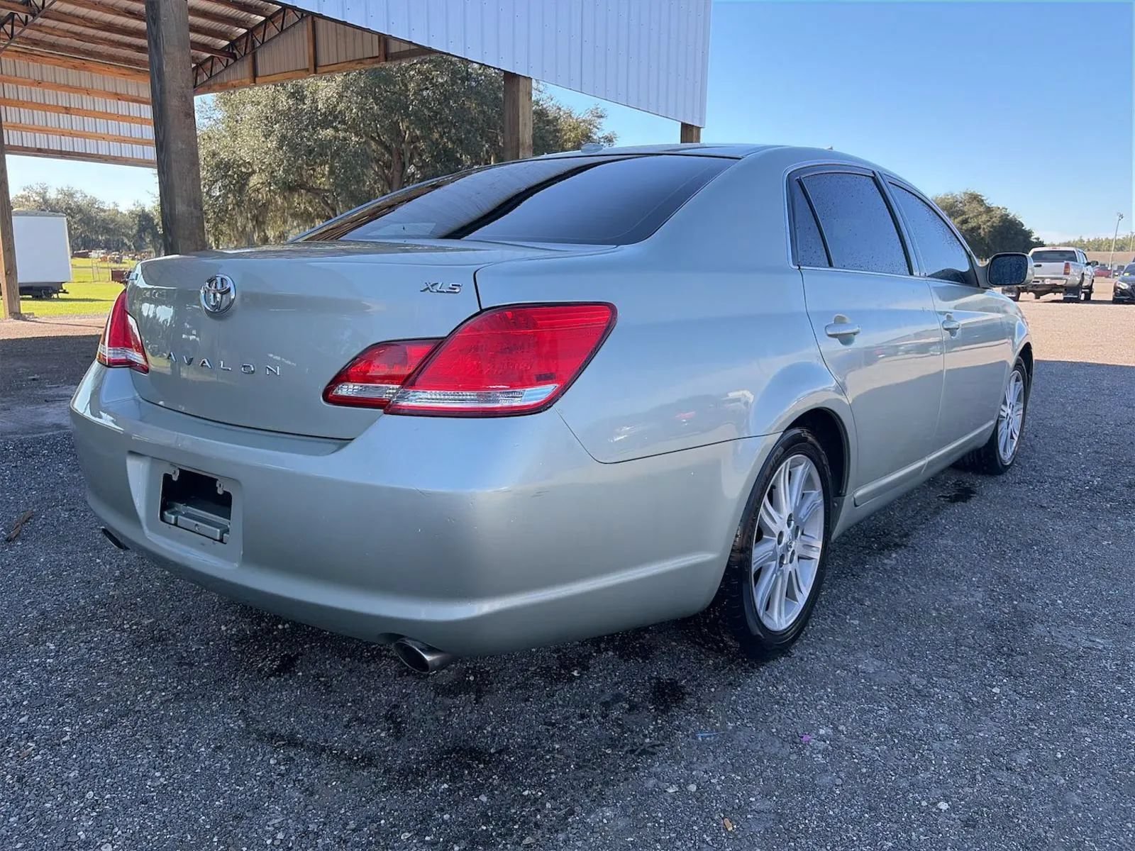 Used 2010 Toyota Avalon XLS FWD image 7